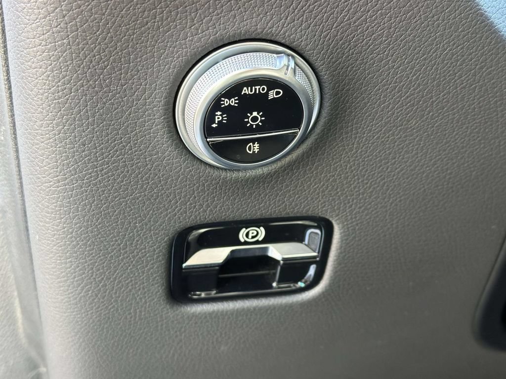 Used 2024 Mercedes-Benz GLC 300 4MATIC image 21