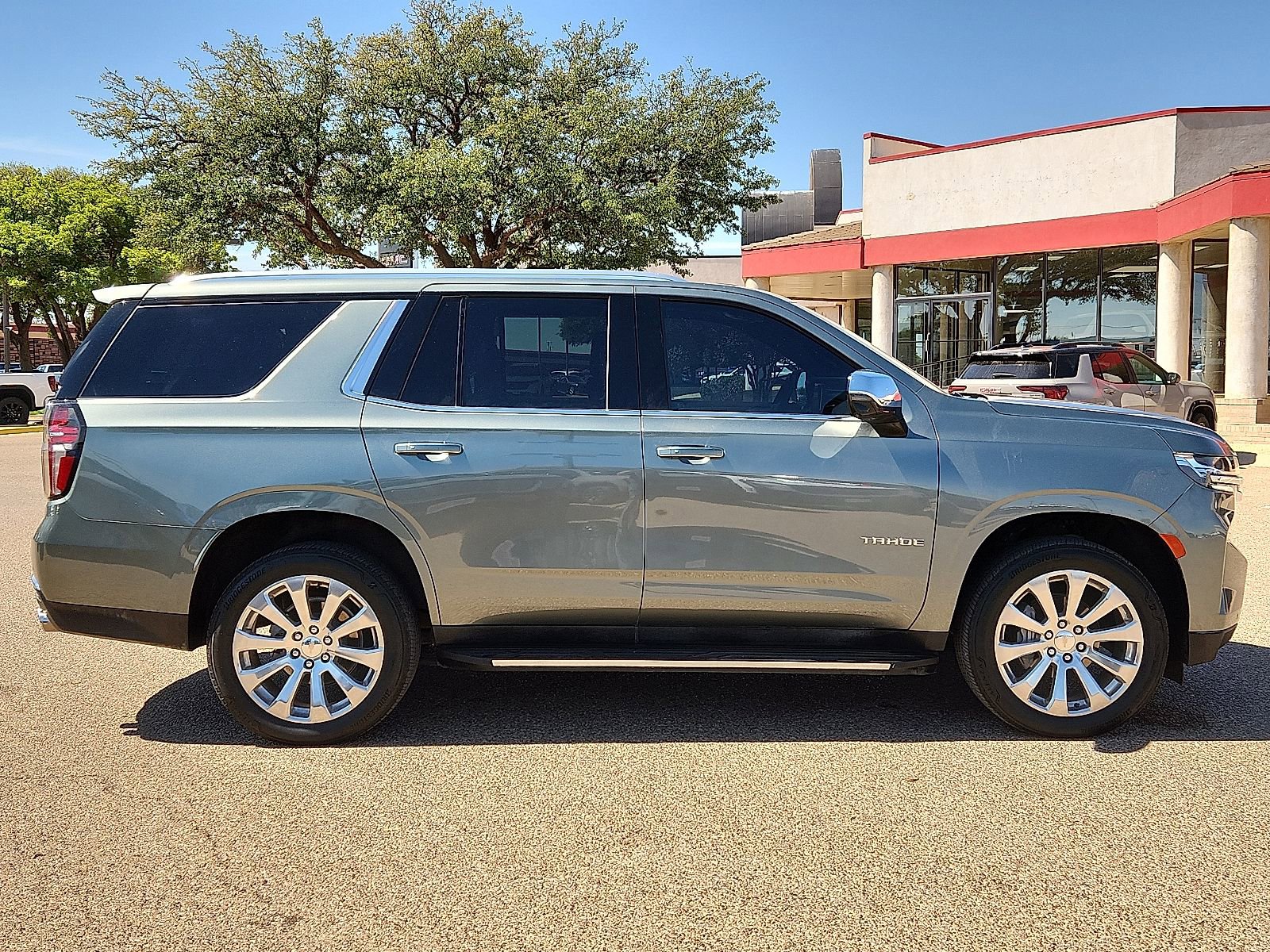 Used 2023 Chevrolet Tahoe Premier w/ Premium Package 2 AWD/4WD image 5