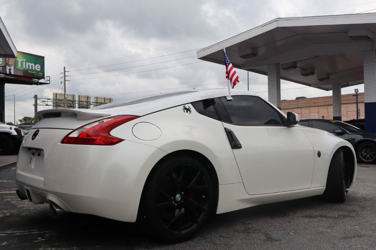 Used 2014 Nissan 370Z Coupe w/ Sport Package RWD image 3