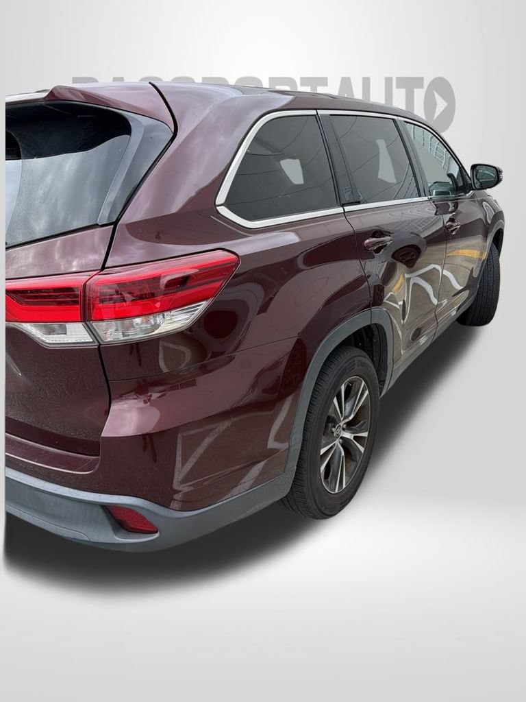 Used 2019 Toyota Highlander LE FWD image 4