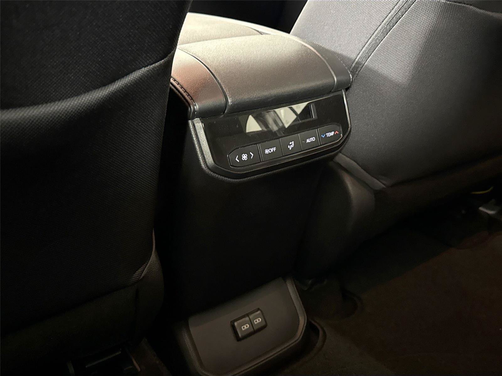 Used 2023 Toyota Highlander LE FWD image 31