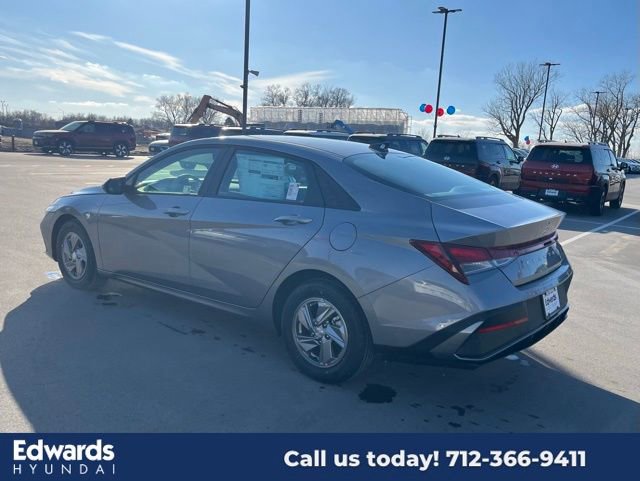 New 2025 Hyundai Elantra SE image 9