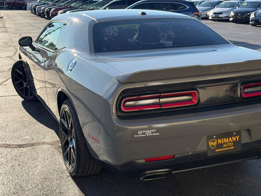 Used 2018 Dodge Challenger SXT RWD image 33