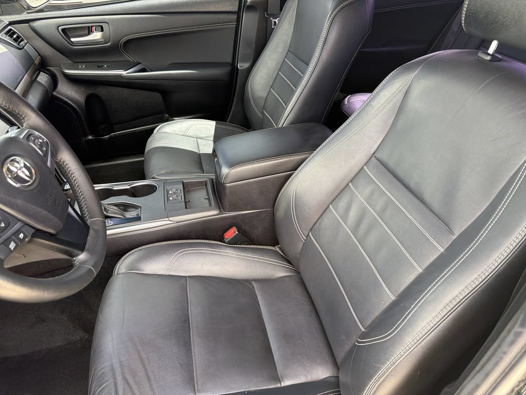 Used 2017 Toyota Camry XLE w/ Moonroof Package FWD image 18