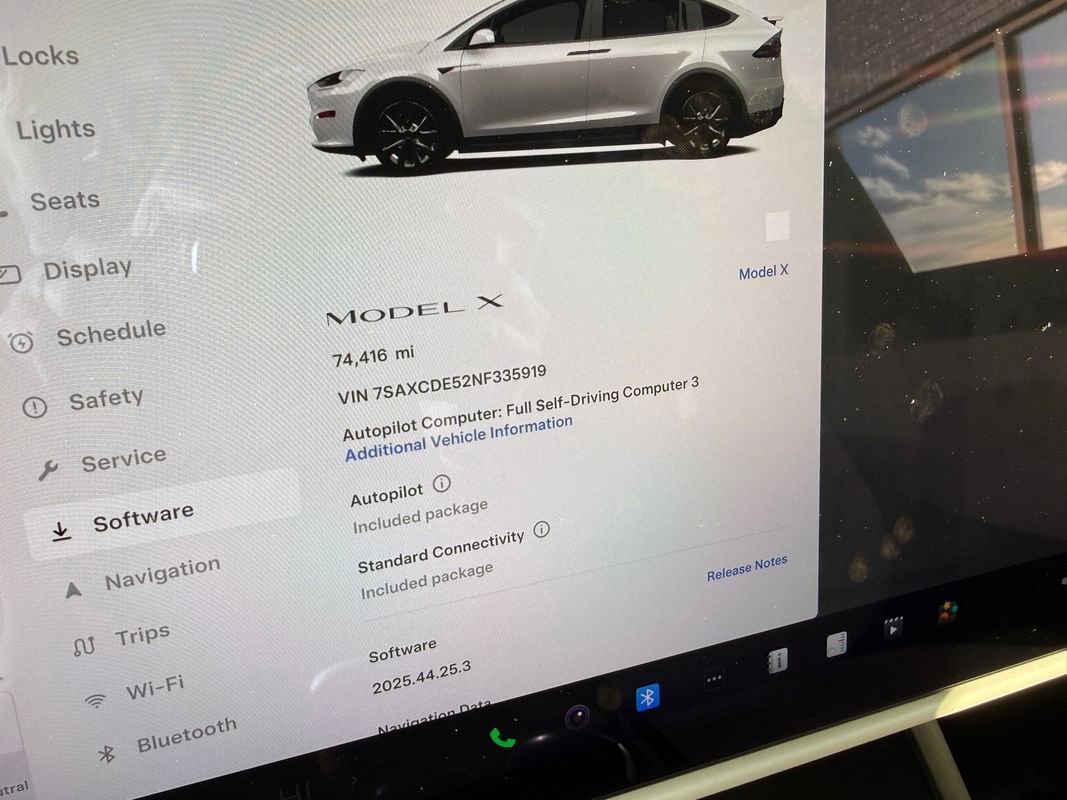 Used 2022 Tesla Model X image 31