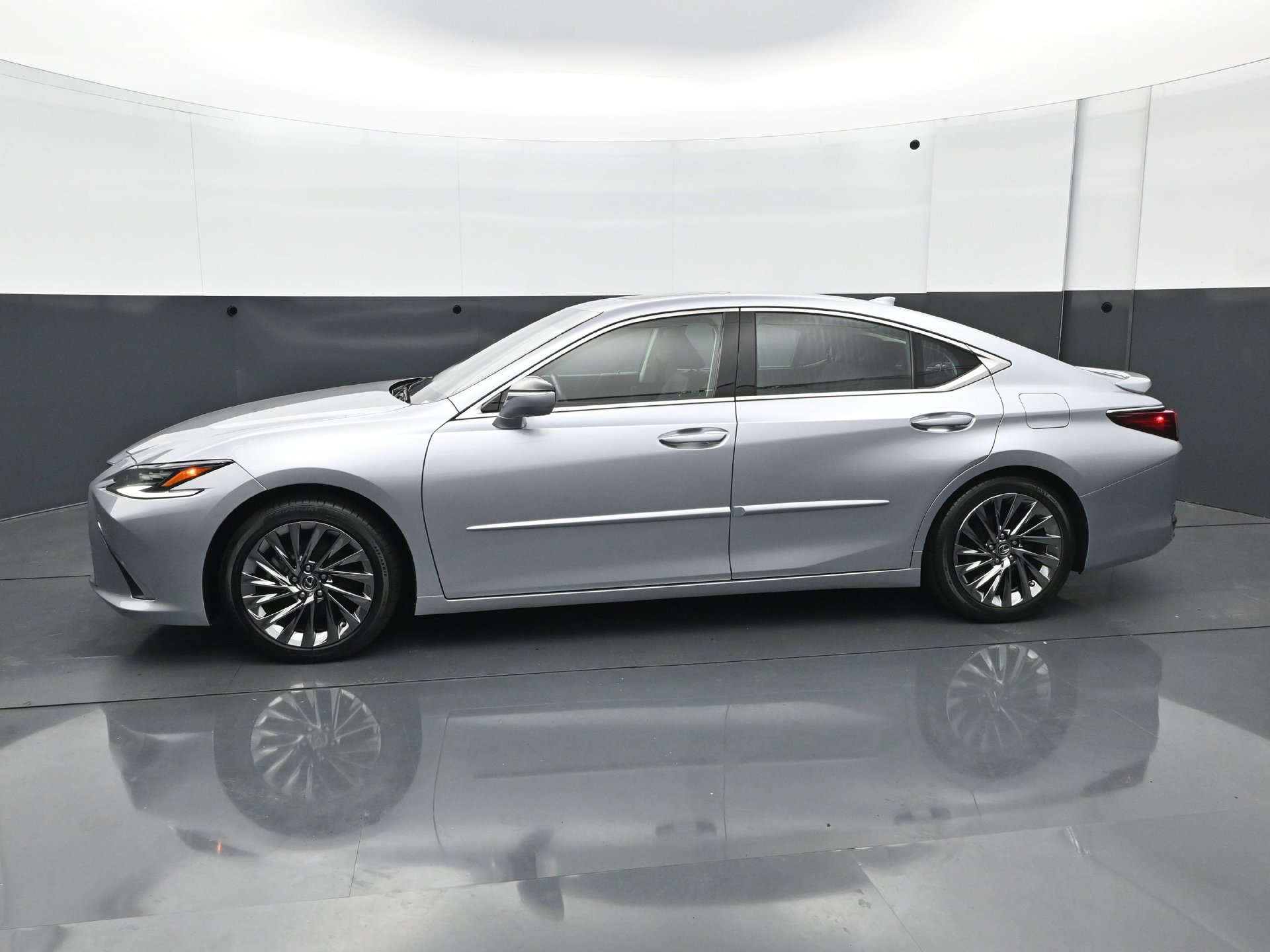 Used 2025 Lexus ES 300h FWD image 3