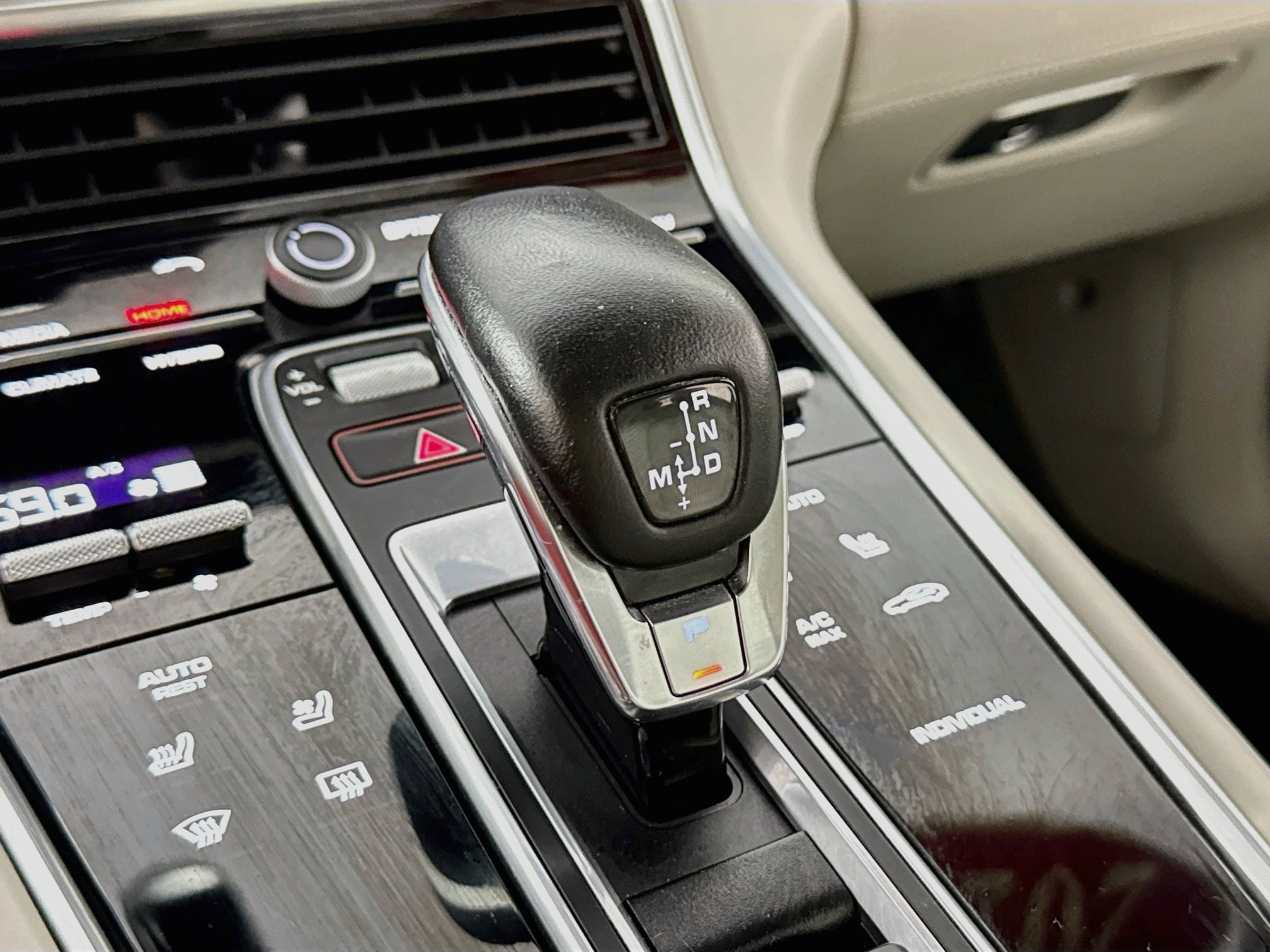 Used 2020 Porsche Panamera 4 AWD/4WD image 21