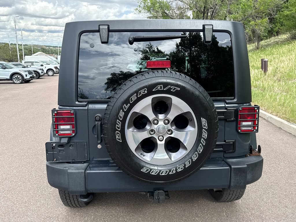 Used 2016 Jeep Wrangler Unlimited Sahara w/ Connectivity Group AWD/4WD image 7