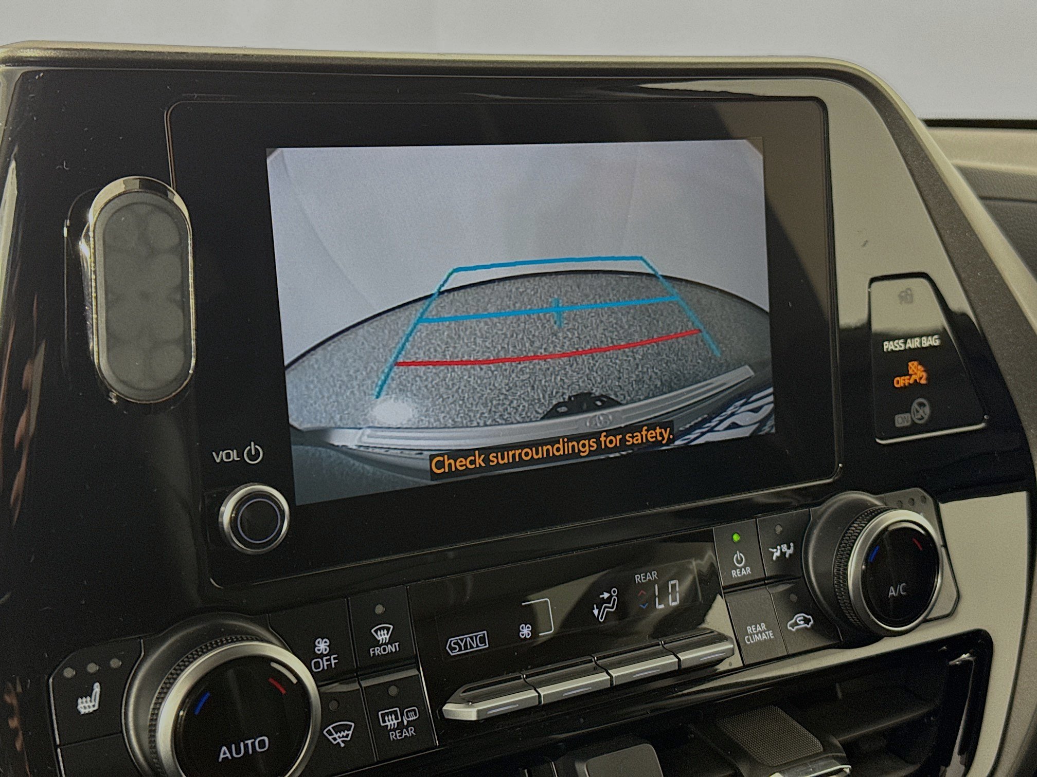 Used 2024 Toyota Highlander XLE AWD/4WD image 13