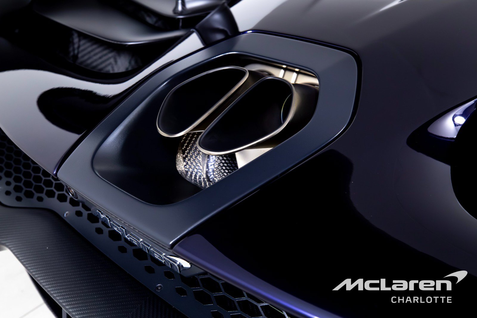 Used 2019 McLaren Senna RWD image 35