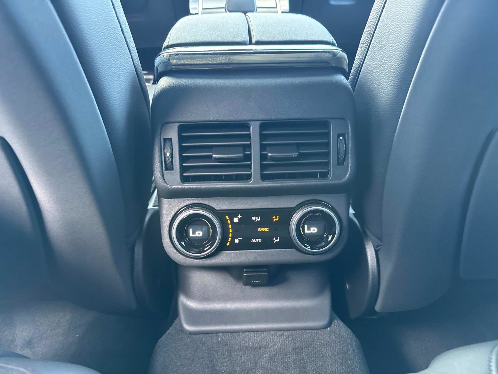 New 2026 Land Rover Range Rover Velar Dynamic SE image 17