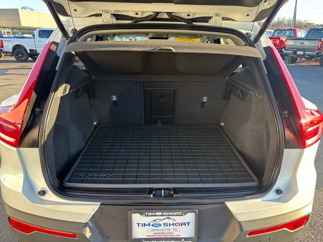 Used 2021 Volvo XC40 T4 Momentum w/ Protection Package Premier image 26