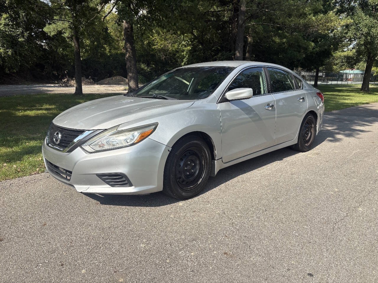 Used 2017 Nissan Altima 2.5 S w/ Power Driver Seat Package FWD image 1