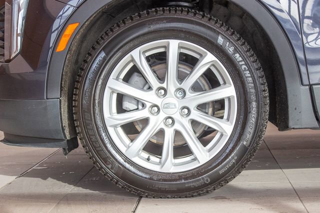 Used 2023 Cadillac XT4 Luxury w/ Cold Weather Package AWD/4WD image 9