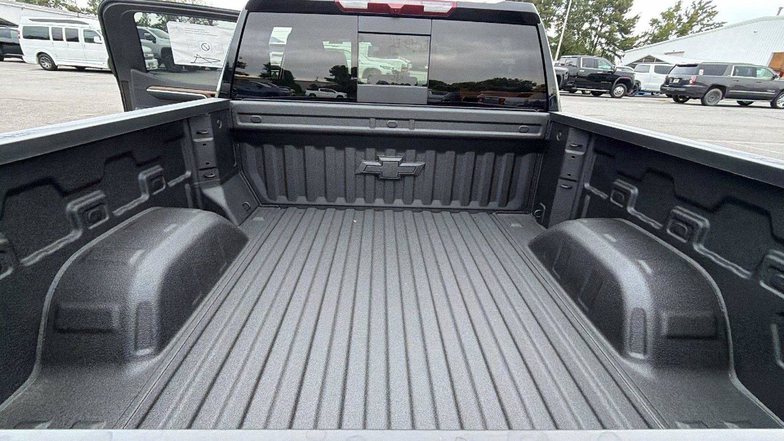 New 2026 Chevrolet Silverado 1500 High Country w/ High Country Premium Package AWD/4WD image 14