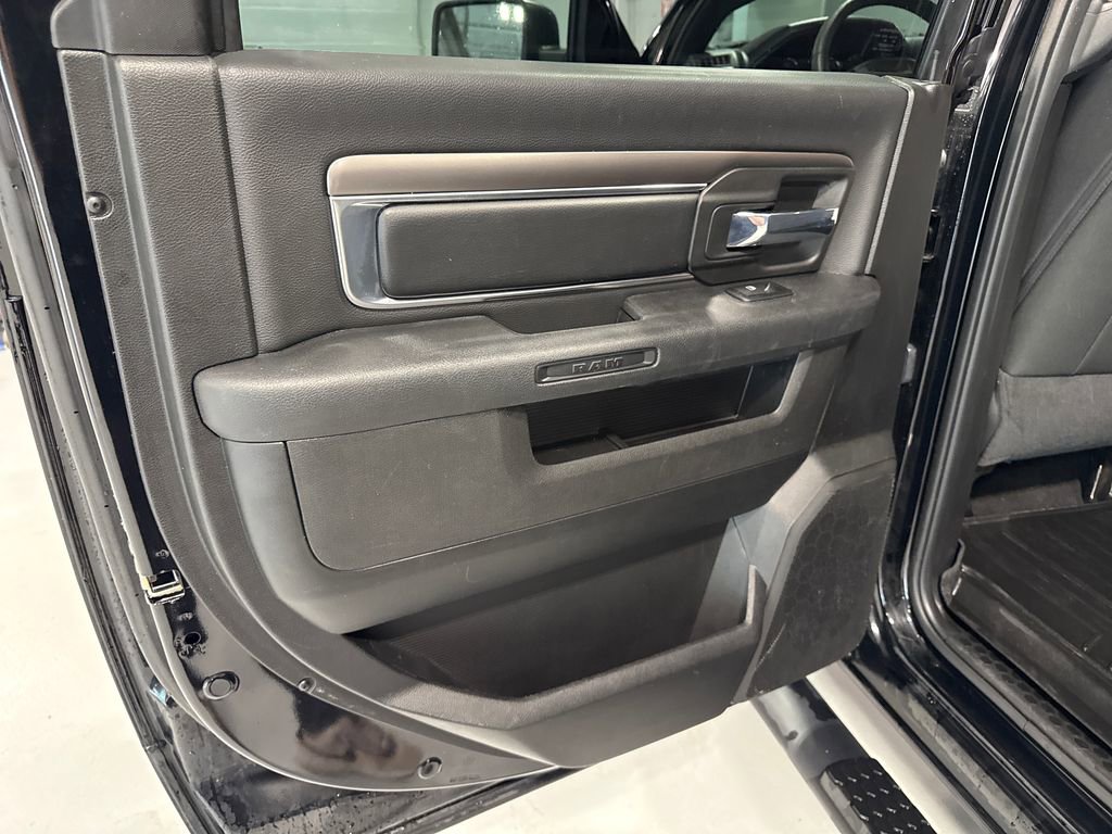 Used 2022 RAM 1500 Classic Warlock w/ Electronics Group AWD/4WD image 39