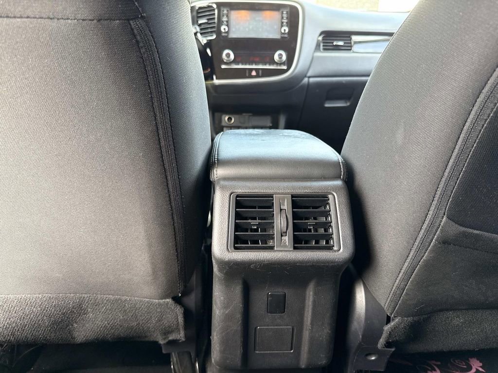 Used 2020 Mitsubishi Outlander ES image 17