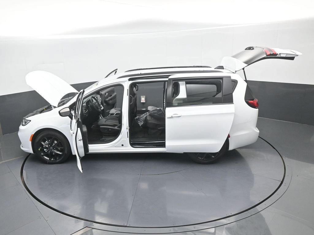 New 2026 Chrysler Pacifica Select w/ S Appearance Package image 64