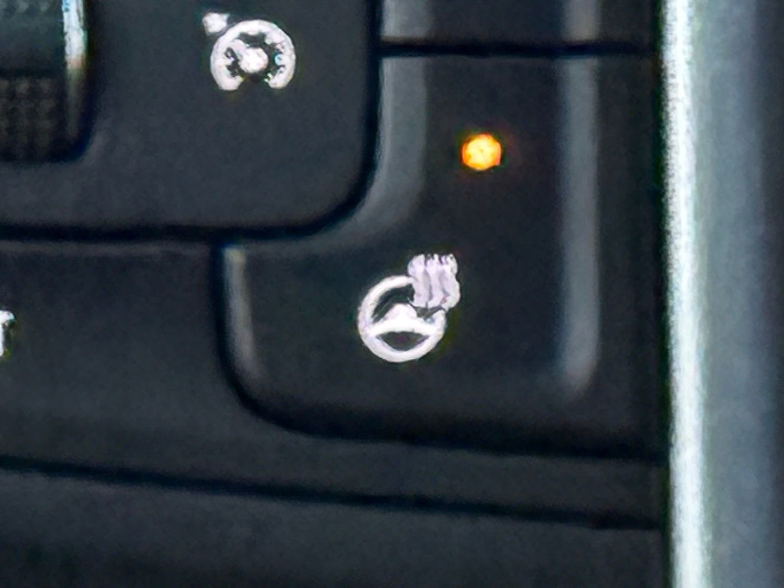 Used 2024 GMC Yukon SLT w/ SLT Luxury Package image 32