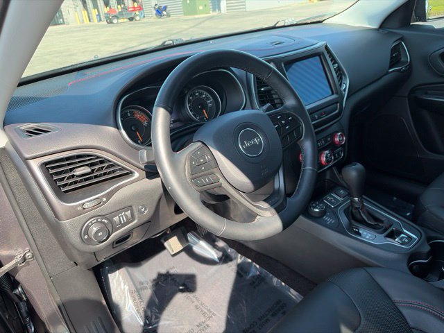 Used 2019 Jeep Cherokee Trailhawk AWD/4WD image 9