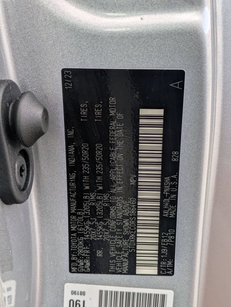 Used 2024 Toyota Sienna XSE FWD image 24