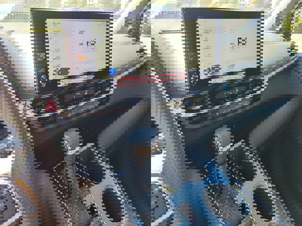 Used 2025 Toyota Sienna Limited image 24