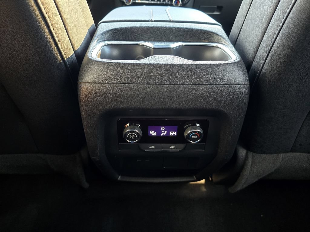 Used 2026 Chevrolet Traverse LT FWD image 25