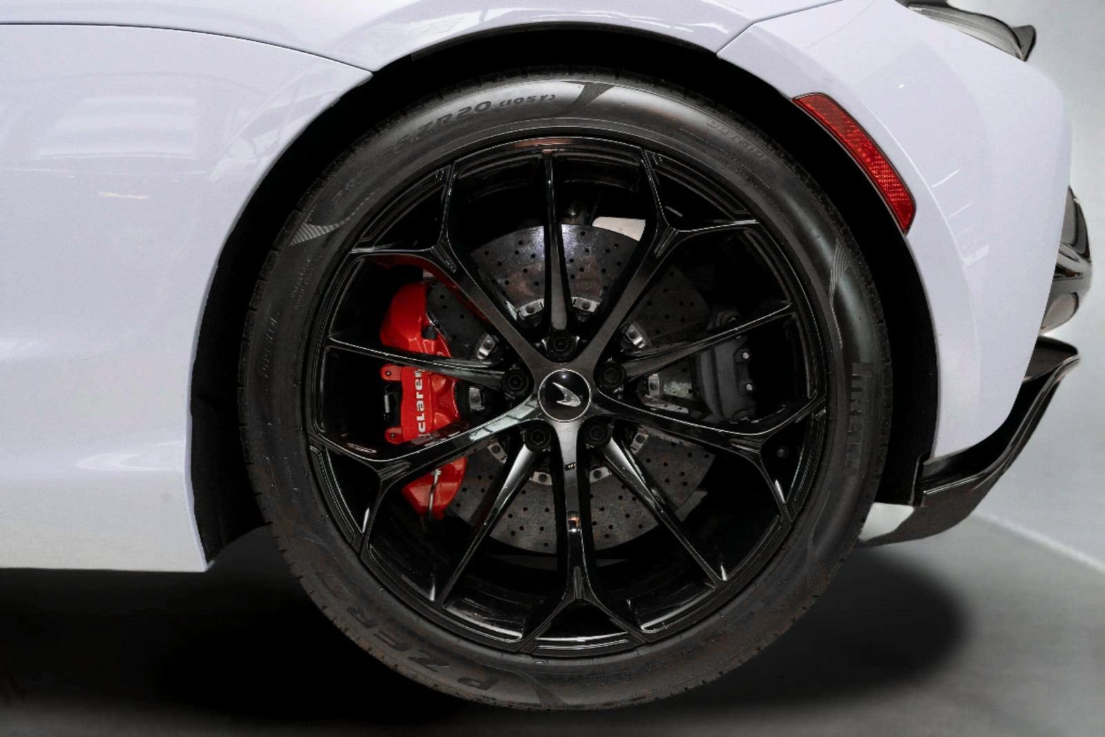 Used 2023 McLaren Artura RWD image 11