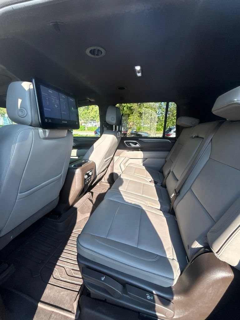 Used 2021 GMC Yukon XL SLT w/ Rear Media and Nav Package AWD/4WD image 17