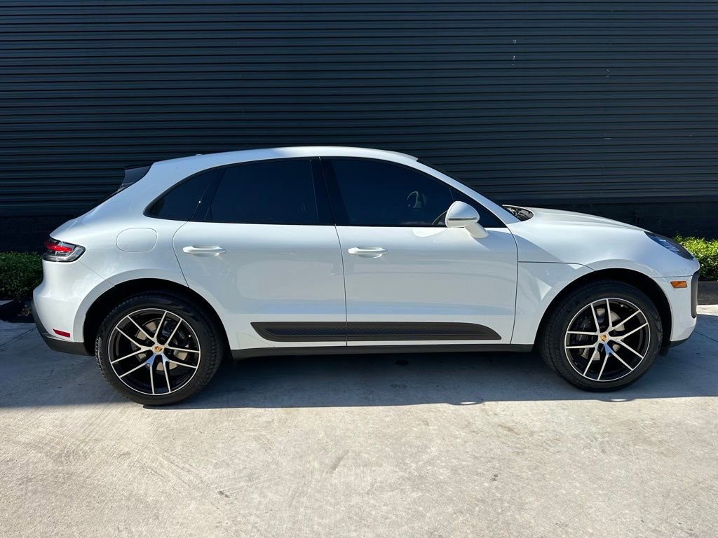 Certified 2023 Porsche Macan AWD/4WD image 10