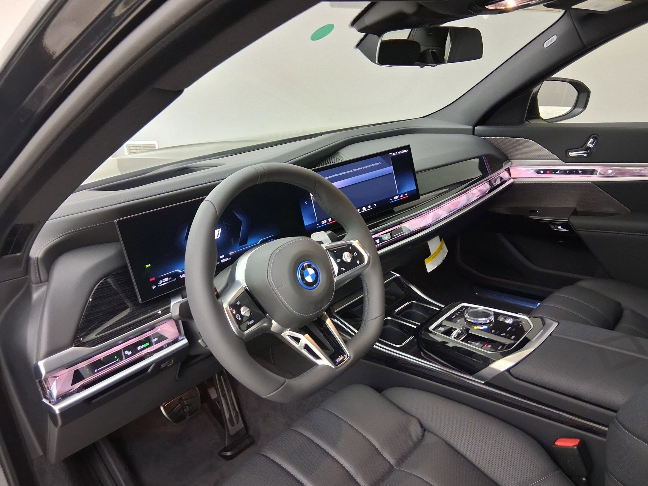 New 2026 BMW 750e xDrive w/ Premium Package AWD/4WD image 2