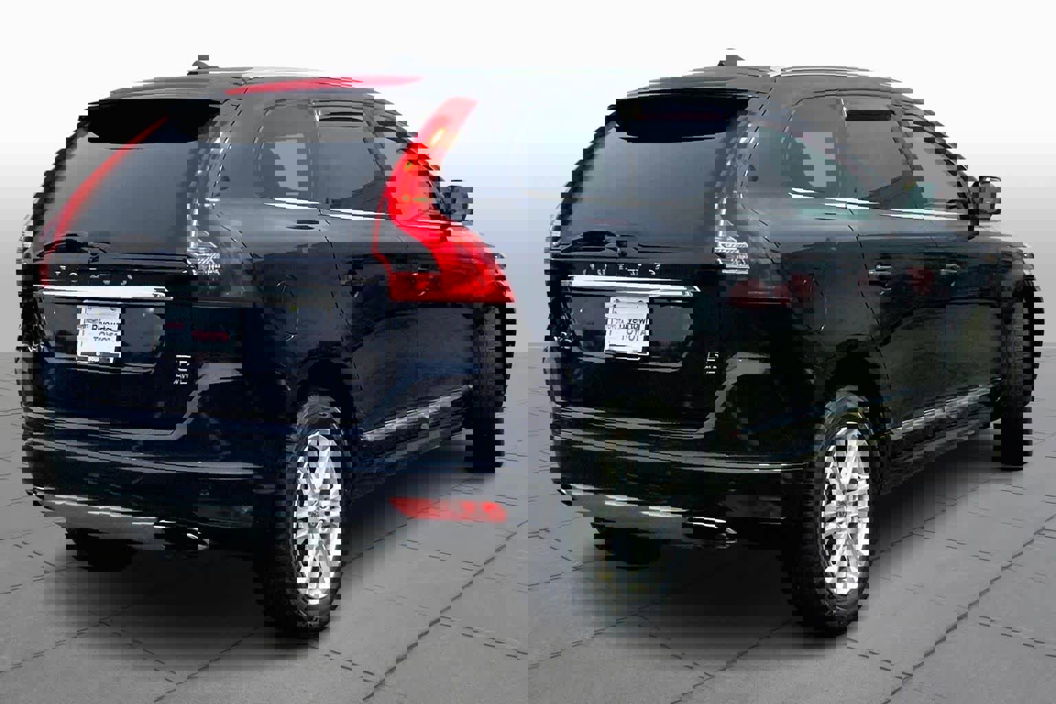 Used 2016 Volvo XC60 T5 Platinum image 12