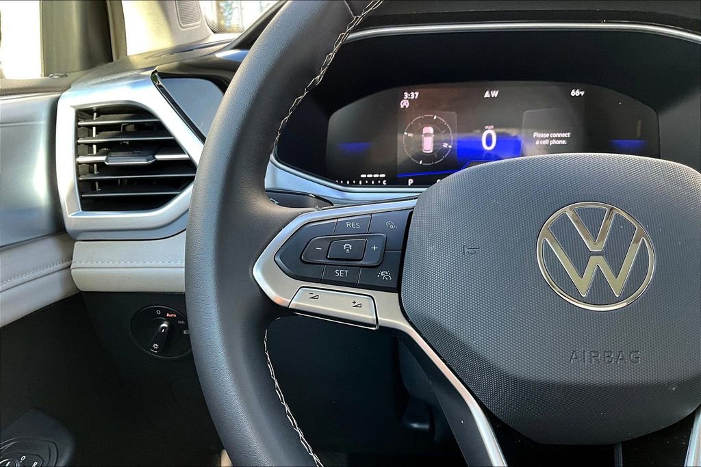 Used 2025 Volkswagen Taos SE image 9