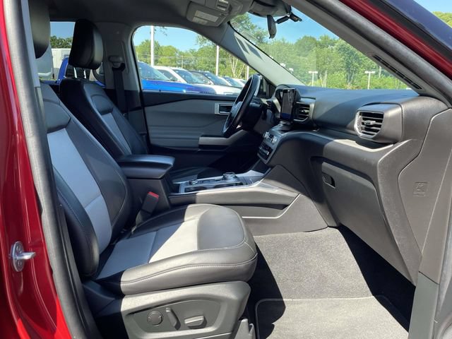 Used 2023 Ford Explorer XLT w/ Equipment Group 202A AWD/4WD image 31