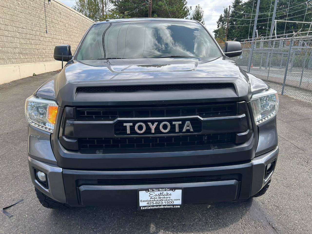 Used 2014 Toyota Tundra SR5 AWD/4WD image 2