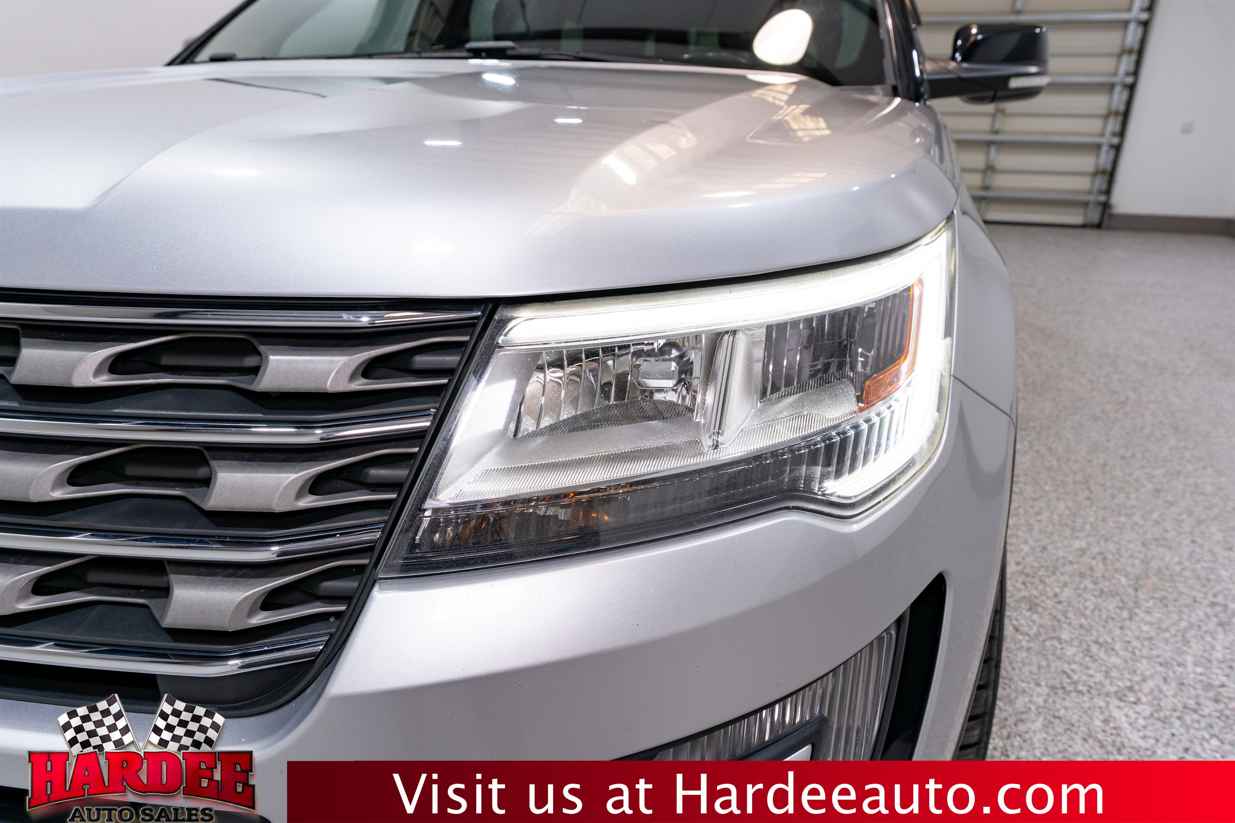 Used 2017 Ford Explorer XLT FWD image 8