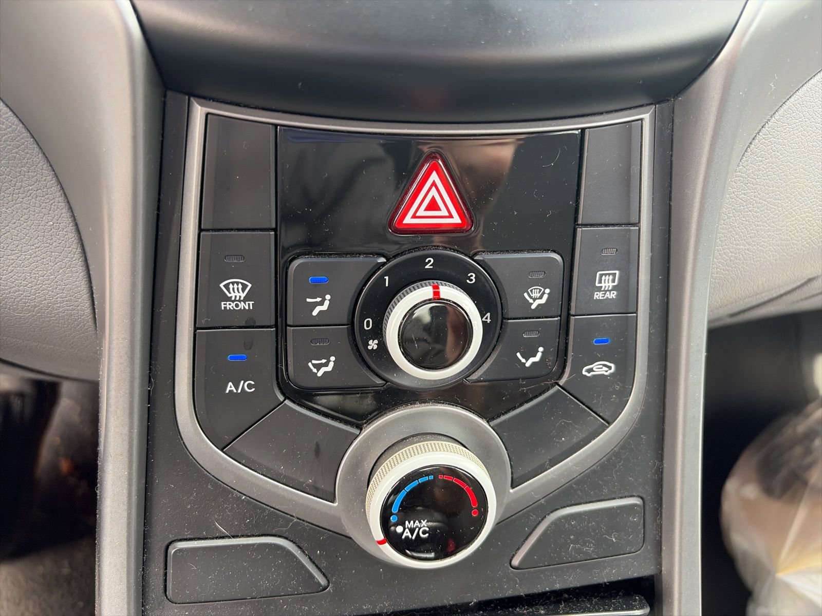 Used 2016 Hyundai Elantra SE image 12