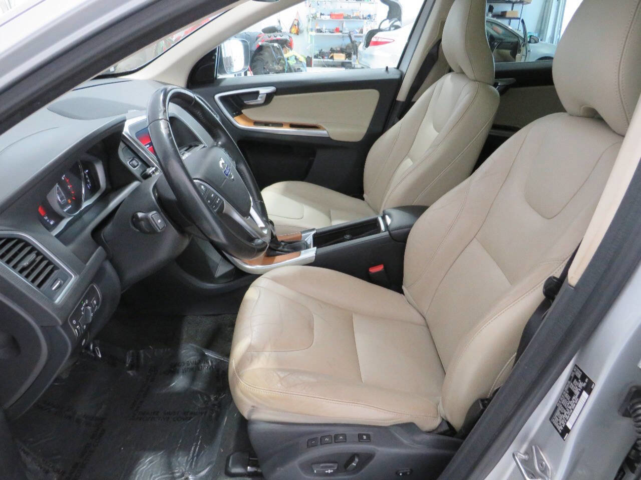 Used 2017 Volvo XC60 T5 Inscription w/ Advanced Package FWD image 13