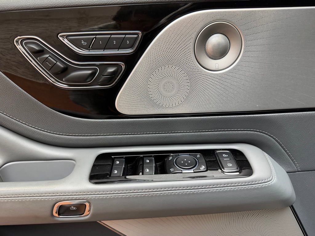 Used 2021 Lincoln Aviator Reserve w/ Equipment Group 201A image 22