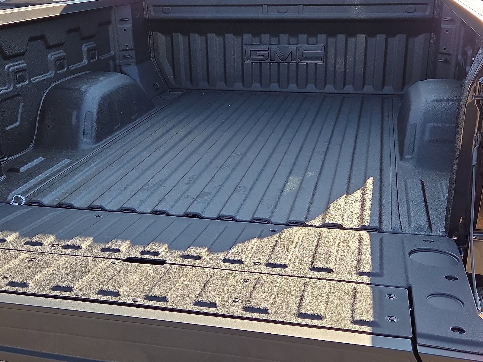 New 2026 GMC Sierra 1500 SLT image 7