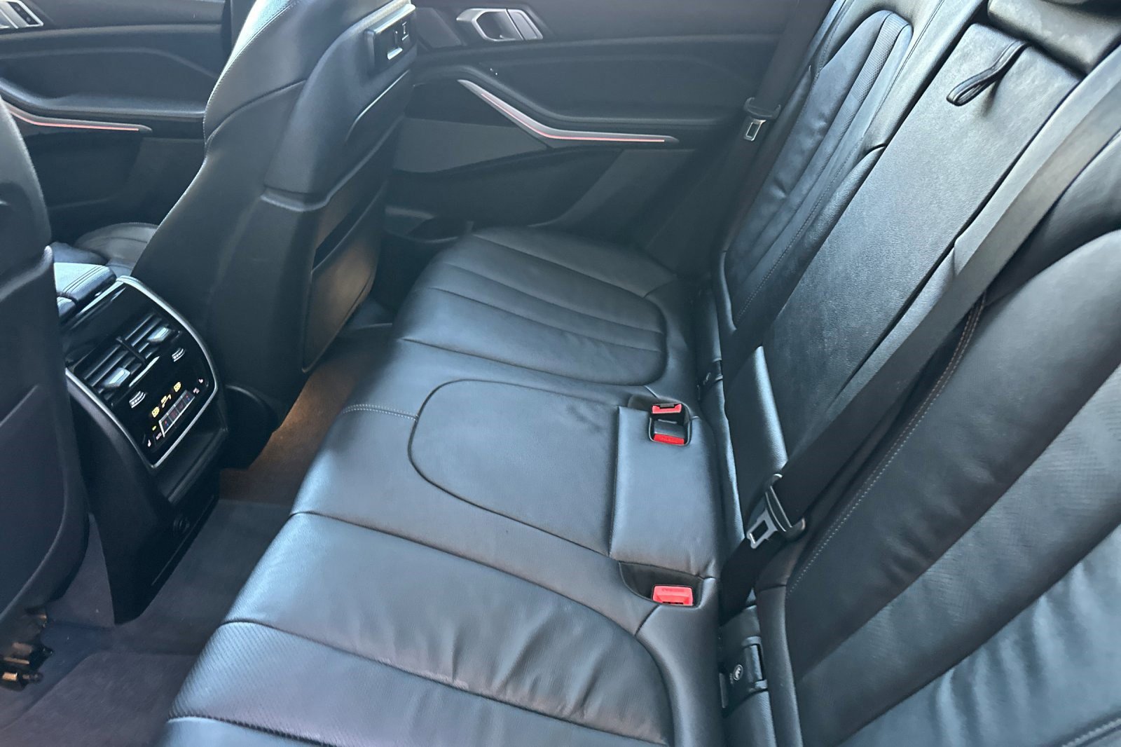 Used 2020 BMW X5 M50i image 25