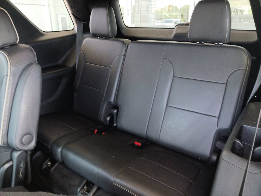 Used 2022 Chevrolet Traverse Premier FWD image 28