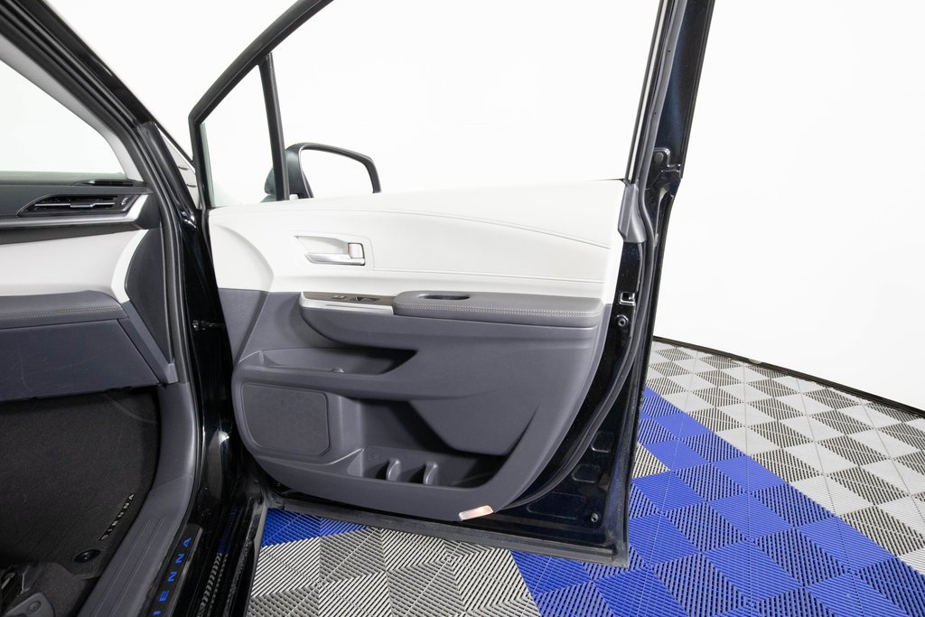 Used 2023 Toyota Sienna XLE image 12