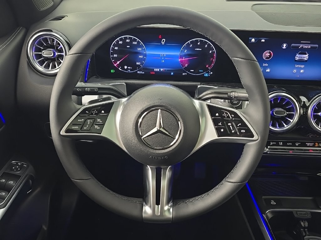 New 2026 Mercedes-Benz GLB 250 4MATIC image 29
