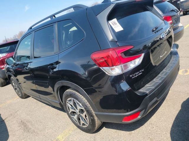 Used 2019 Subaru Forester Premium image 3
