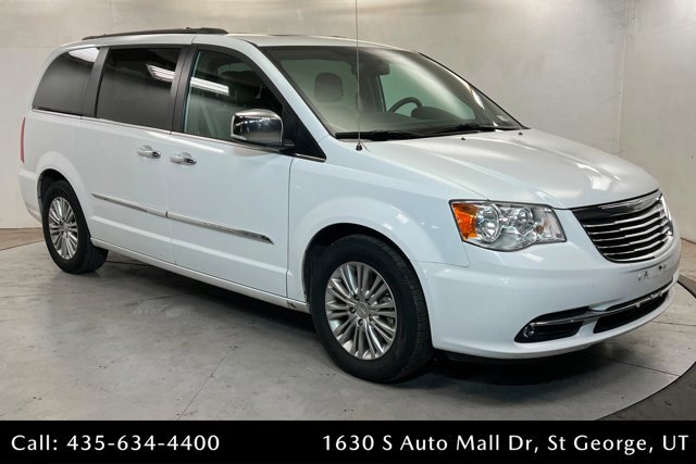 Used 2016 Chrysler Town & Country Touring-L FWD image 7