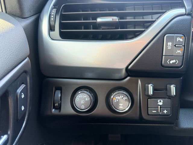 Used 2020 Chevrolet Suburban LT w/ RST Edition image 18