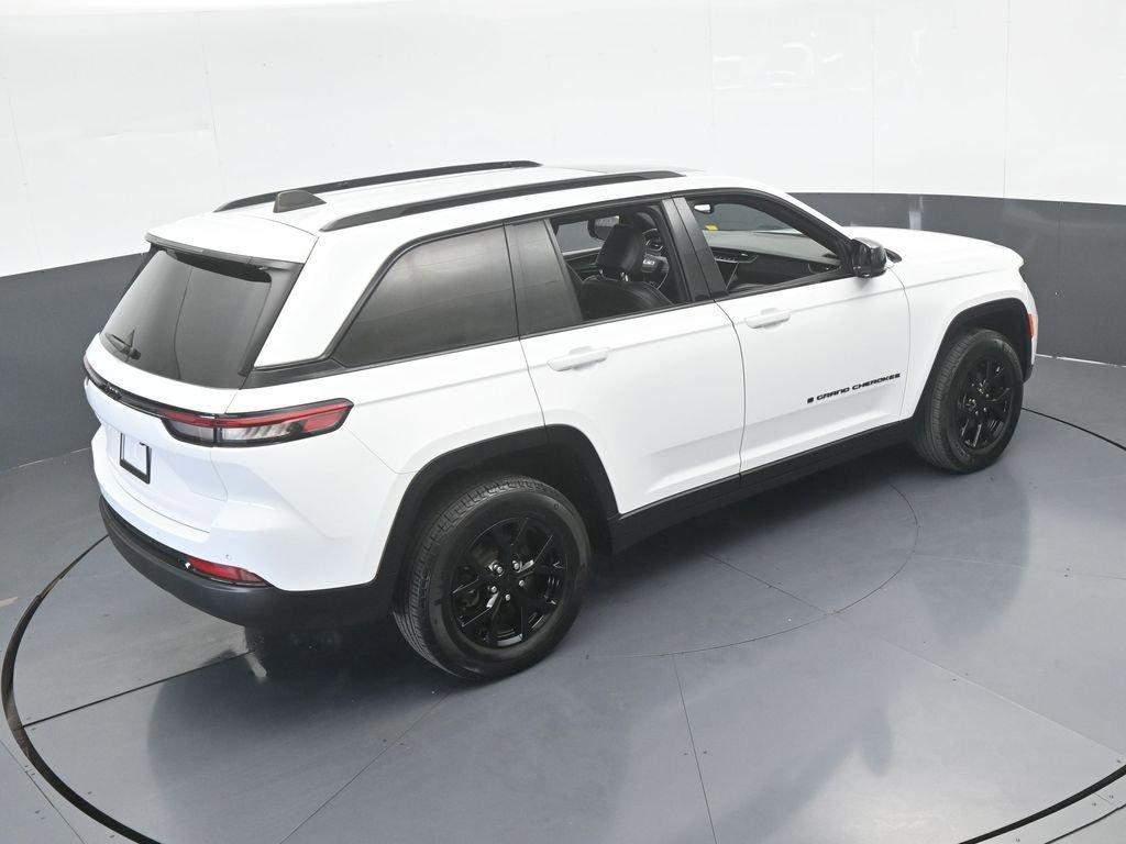 Used 2024 Jeep Grand Cherokee Altitude image 57