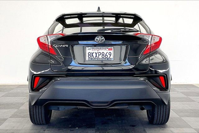 Used 2019 Toyota C-HR XLE FWD image 3