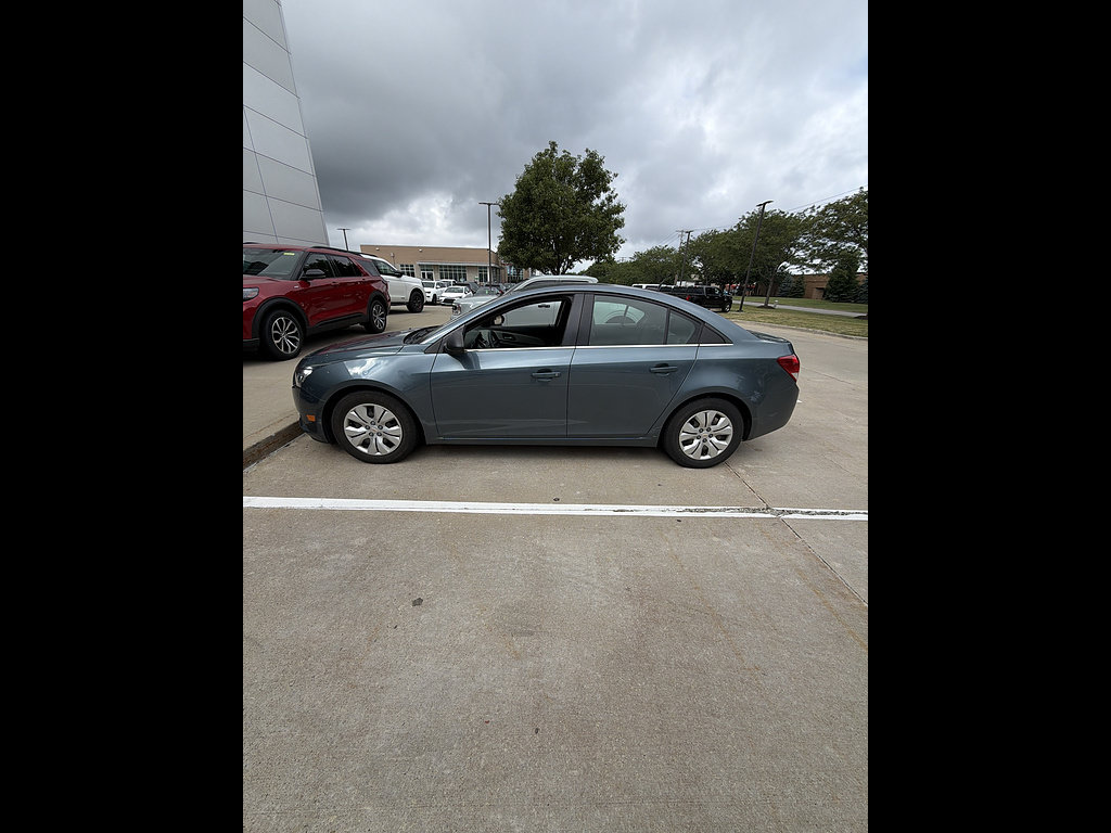 Used 2012 Chevrolet Cruze LS FWD image 2